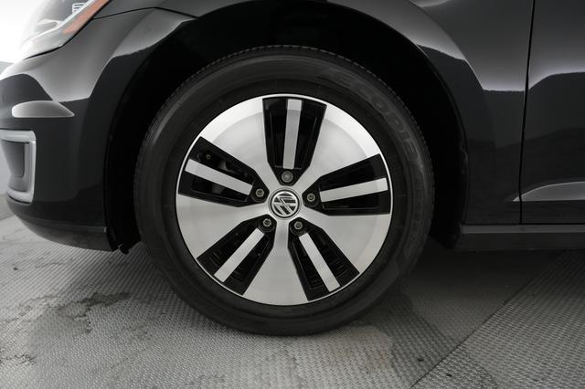 2017 Volkswagen e-Golf — photo 7 of 19