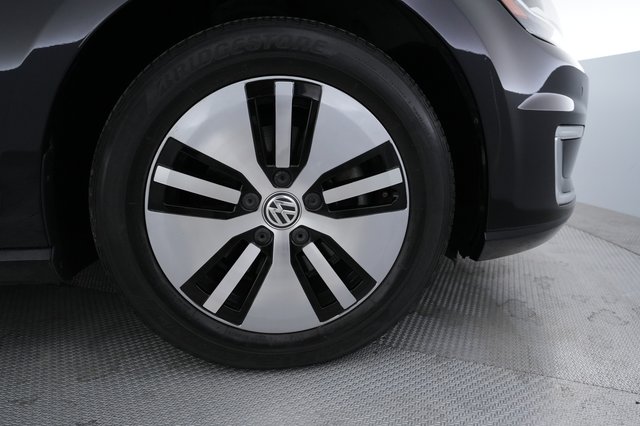 2017 Volkswagen e-Golf — photo 16 of 19