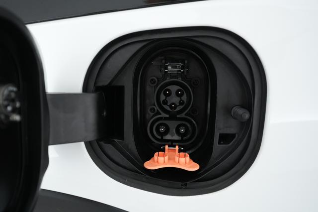 2019 Chevrolet Bolt EV — photo 8 of 20