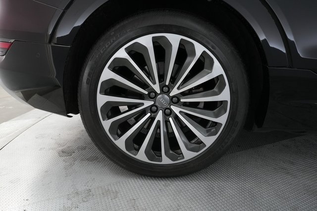 2019 Audi e-tron — photo 17 of 28