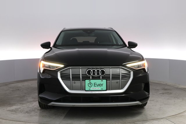 2019 Audi e-tron — photo 13 of 28