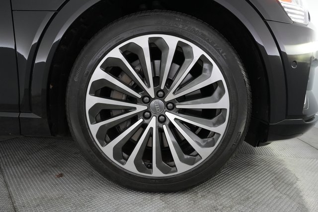 2019 Audi e-tron — photo 16 of 28