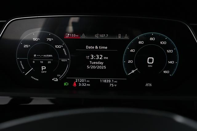 2019 Audi e-tron — photo 5 of 28