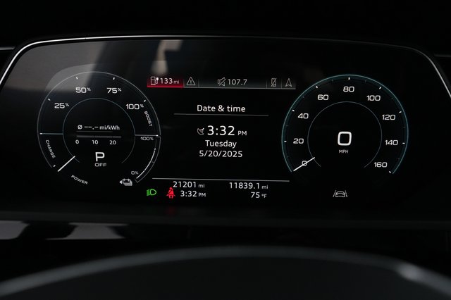 2019 Audi e-tron — photo 5 of 28