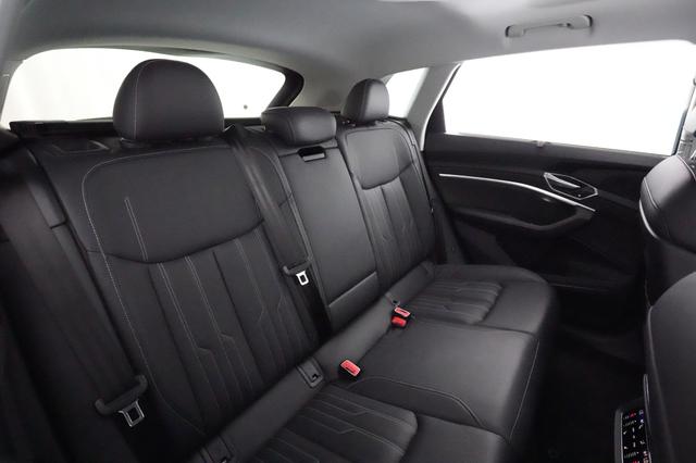2019 Audi e-tron — photo 4 of 28