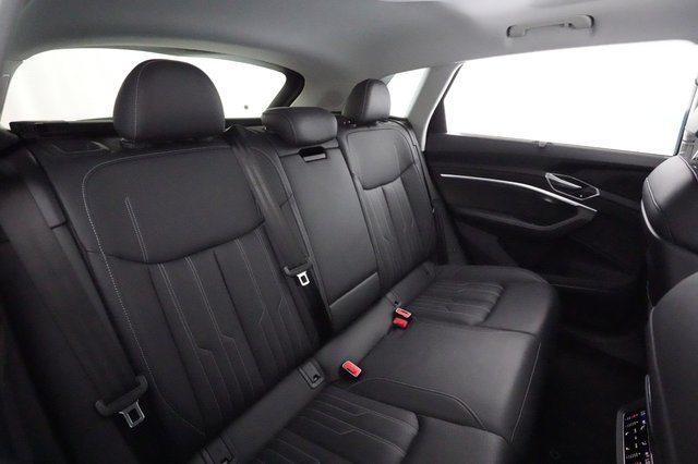 2019 Audi e-tron — photo 4 of 28