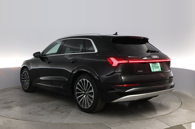 2019 Audi e-tron — photo 9 of 28