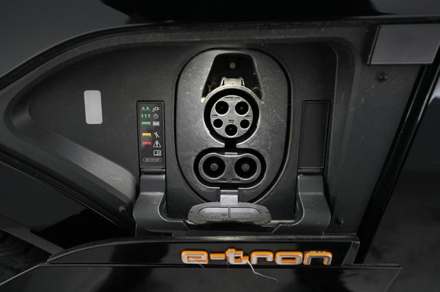 2019 Audi e-tron — photo 8 of 28
