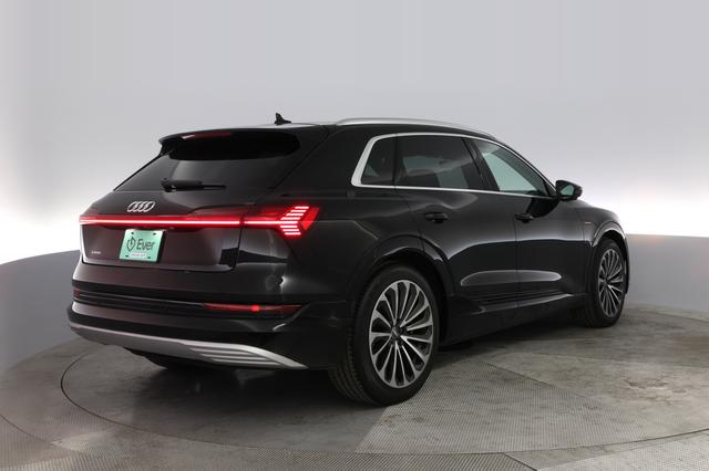 2019 Audi e-tron — photo 3 of 28