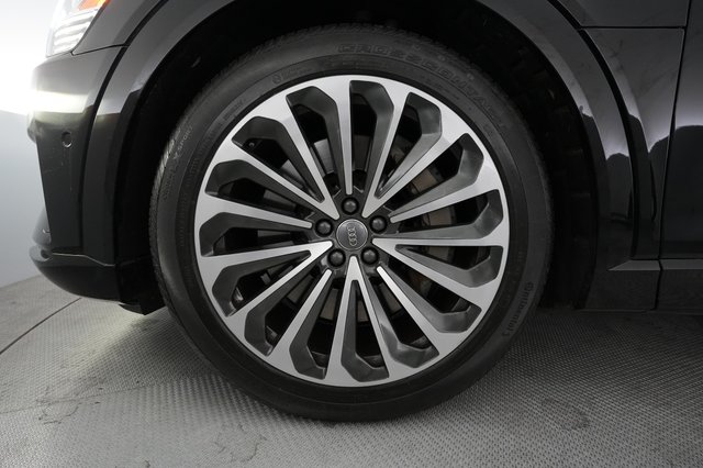 2019 Audi e-tron — photo 7 of 28