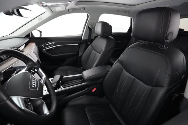 2019 Audi e-tron — photo 2 of 28