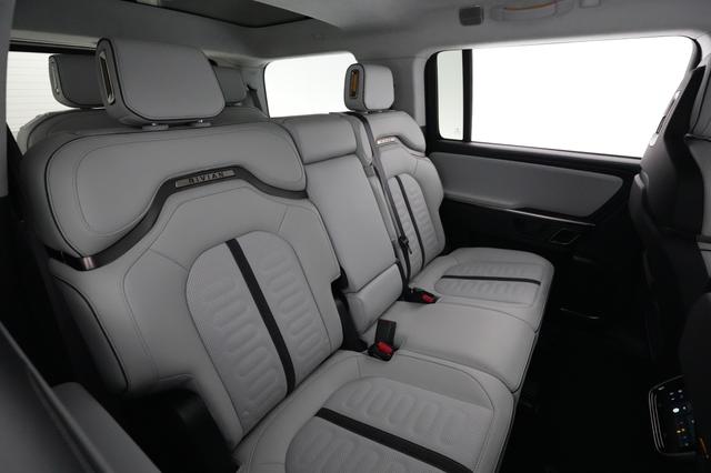 2024 Rivian R1S