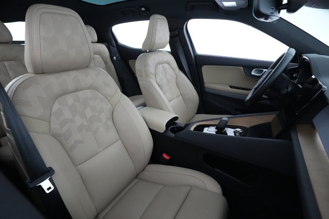 2022 Polestar 2 — photo 18 of 22