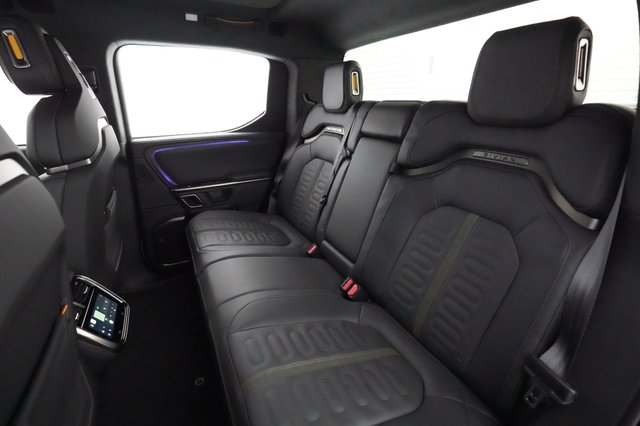 2024 Rivian R1T — photo 19 of 21