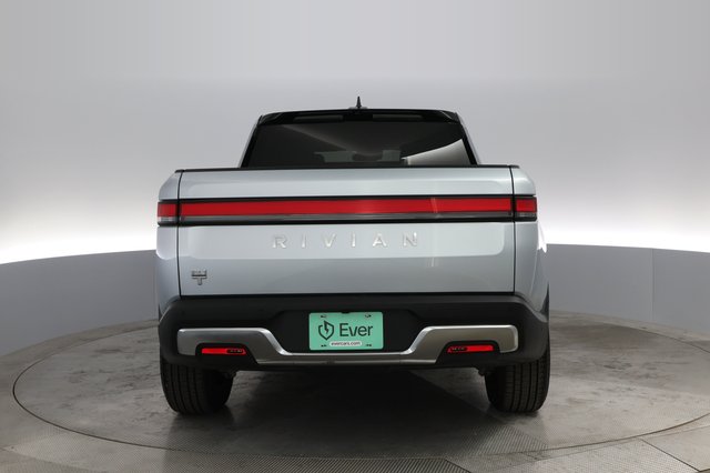 2024 Rivian R1T — photo 14 of 21