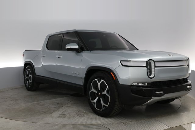 2024 Rivian R1T — photo 12 of 21