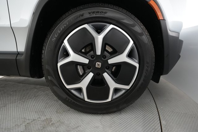 2024 Rivian R1T — photo 16 of 21