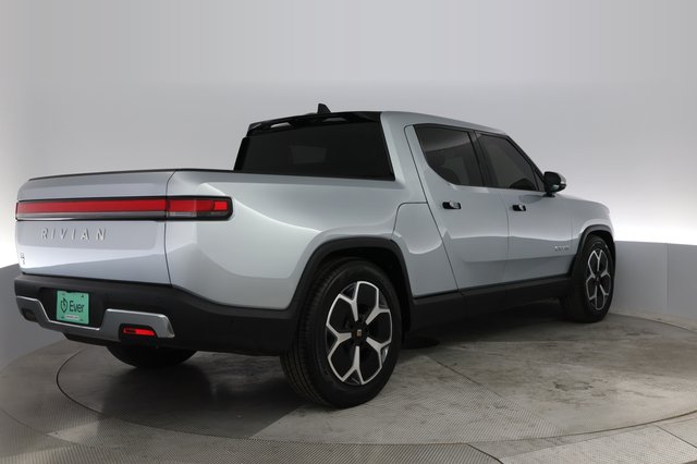 2024 Rivian R1T — photo 2 of 21