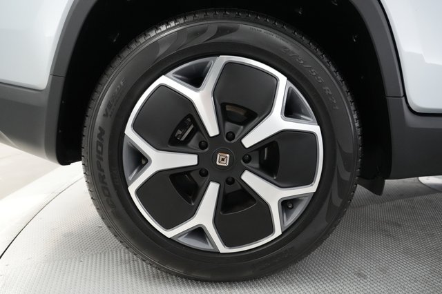 2024 Rivian R1T — photo 15 of 21