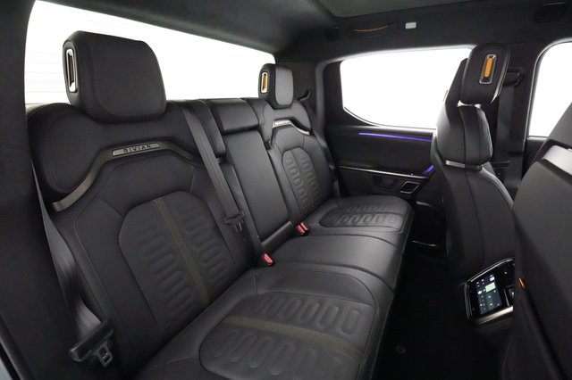 2024 Rivian R1T — photo 4 of 21