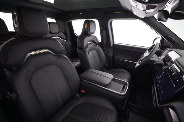 2024 Rivian R1T — photo 18 of 21