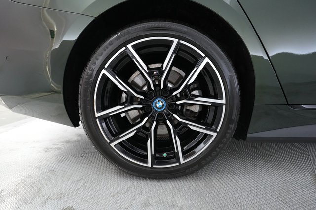 2024 BMW i4 — photo 16 of 21
