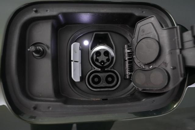 2024 BMW i4 — photo 8 of 21