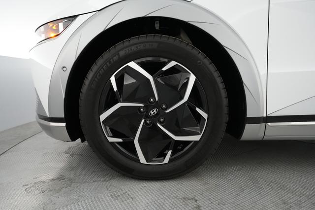 2024 Hyundai IONIQ 5 — photo 7 of 24