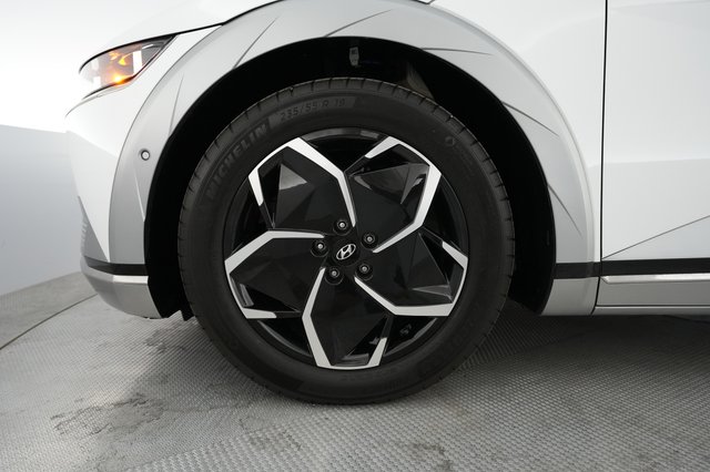 2024 Hyundai IONIQ 5 — photo 7 of 24