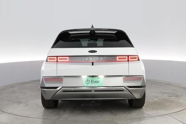 2024 Hyundai IONIQ 5 — photo 8 of 24