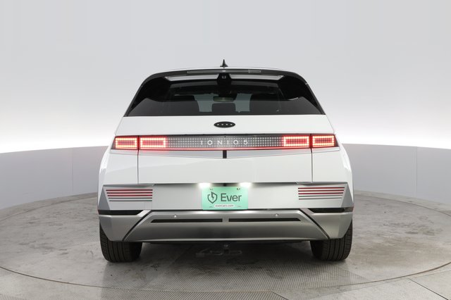 2024 Hyundai IONIQ 5 — photo 8 of 24