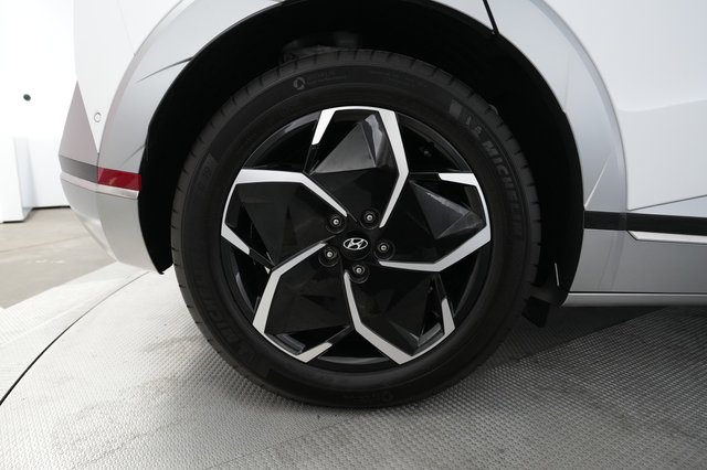 2024 Hyundai IONIQ 5 — photo 15 of 24