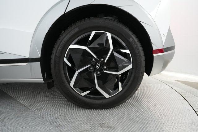 2024 Hyundai IONIQ 5 — photo 16 of 24