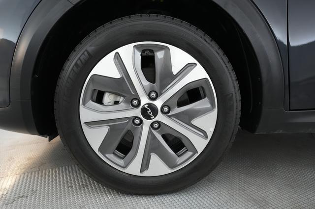 2022 Kia Niro EV — photo 7 of 27