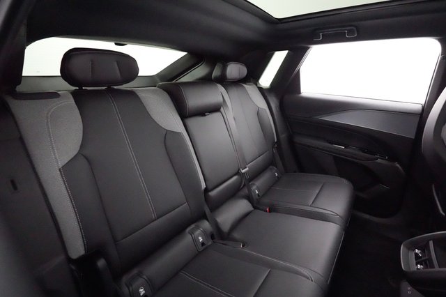 2024 Cadillac Lyriq — photo 4 of 21