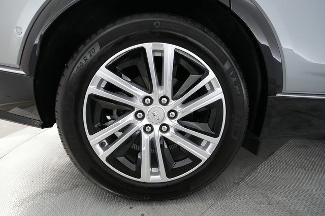 2024 Cadillac Lyriq — photo 16 of 21