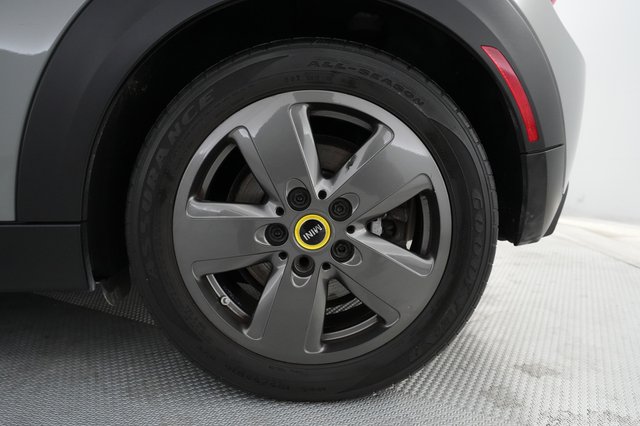 2022 MINI Cooper SE — photo 15 of 18