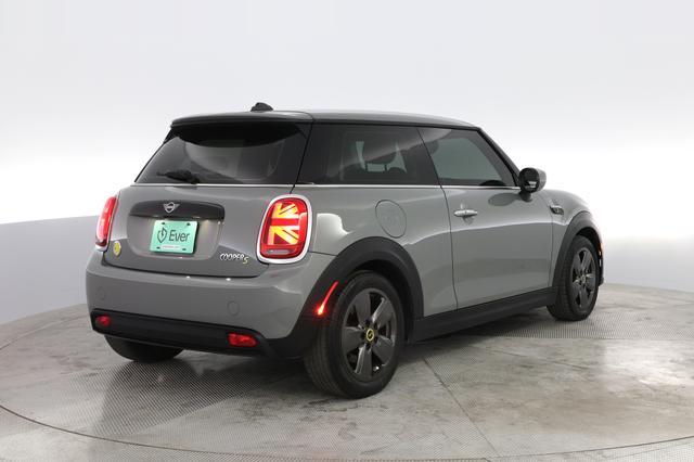 2022 MINI Cooper SE — photo 2 of 18