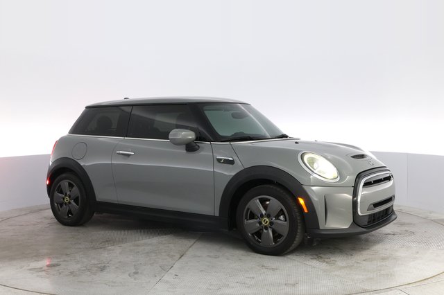 2022 MINI Cooper SE — photo 11 of 18