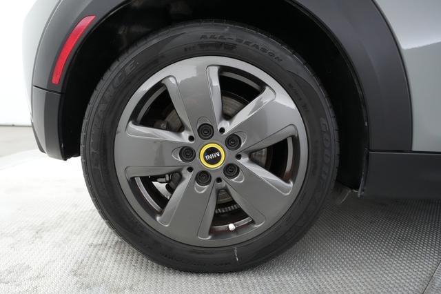 2022 MINI Cooper SE — photo 7 of 18