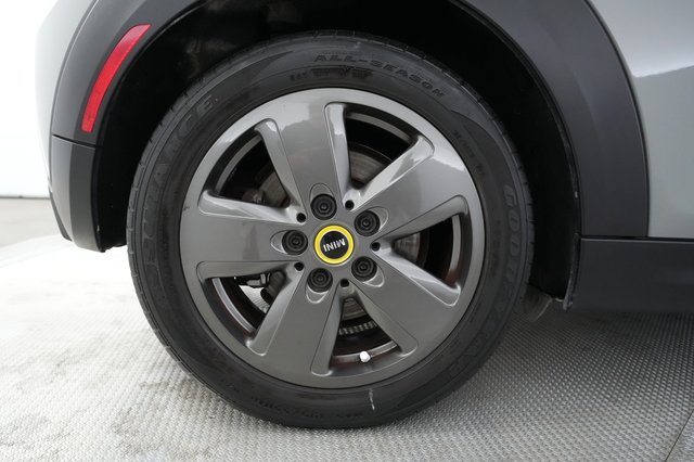 2022 MINI Cooper SE — photo 7 of 18