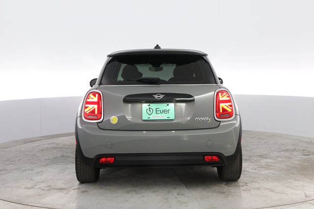 2022 MINI Cooper SE — photo 12 of 18