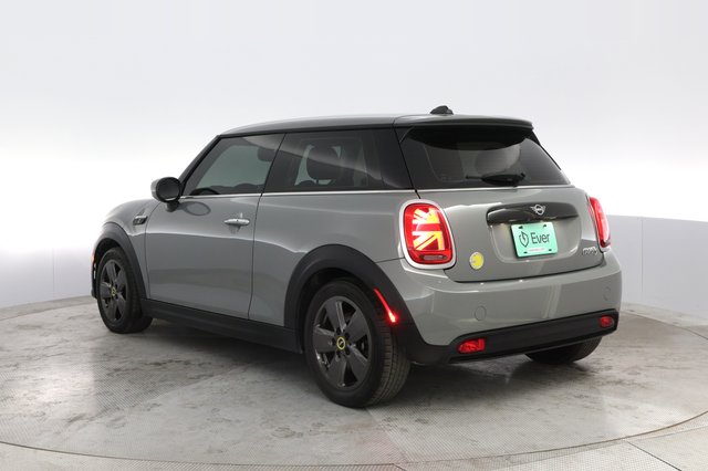 2022 MINI Cooper SE — photo 13 of 18