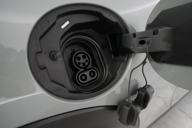 2022 MINI Cooper SE — photo 8 of 18