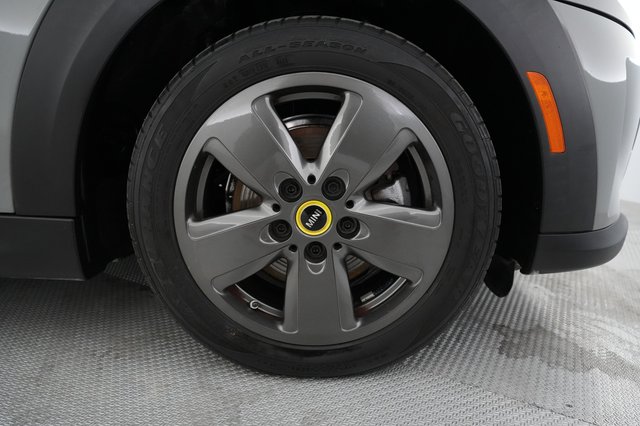 2022 MINI Cooper SE — photo 17 of 18