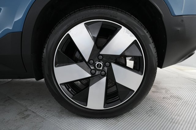 2022 Volvo C40 Recharge — photo 7 of 22