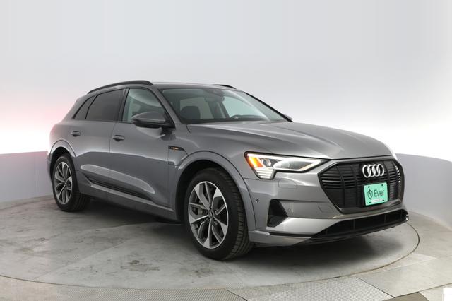 2021 Audi e-tron — photo 10 of 21