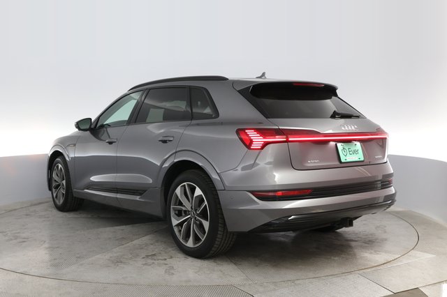 2021 Audi e-tron — photo 13 of 21