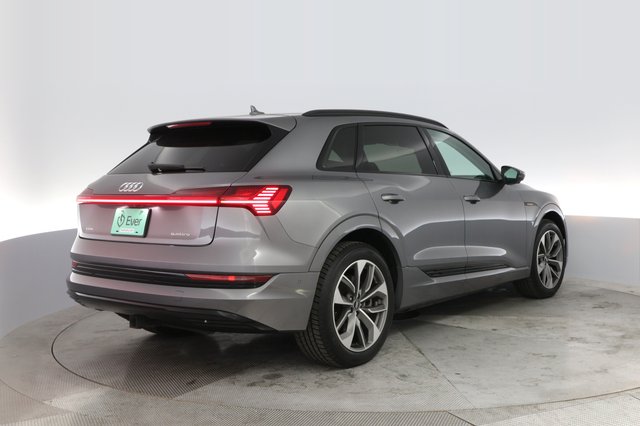 2021 Audi e-tron — photo 2 of 21