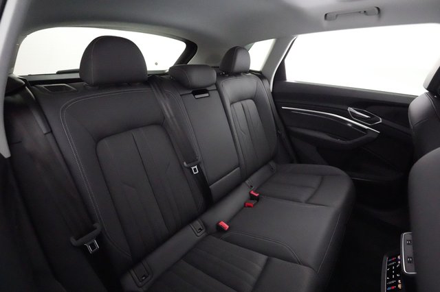 2021 Audi e-tron — photo 4 of 21